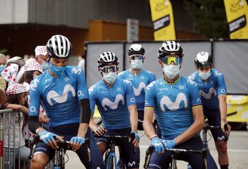 Miguel Ángel López, con sus compañeros del equipo Movistar