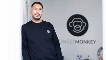 Leo Ulloa posa para AS en la fábrica de Sweet Monkey.