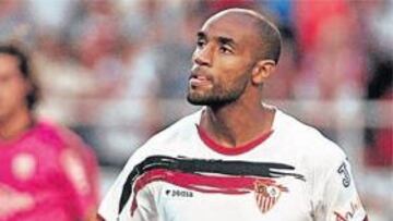 <b>TODO UN ÍDOLO.</b> Freddy Kanouté es un futbolista que está plenamente consolidado en esta ciudad.