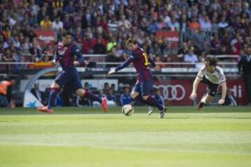 Jugada del gol 1-0, Messi le da el pase a Luis Suárez. 