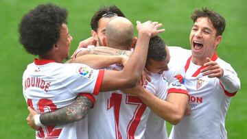 Sevilla's Spanish midfielder Joan Jordan (2R) celebrates with teammates after scoring during the Spanish league football match SD Eibar against Sevilla FC at the Ipurua stadium in Eibar on January 30, 2021. (Photo by ANDER GILLENEA / AFP)