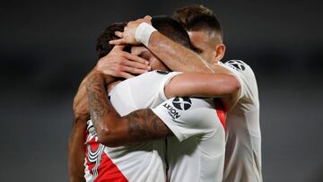 Argentina's River Plate Hector Martinez (C) celebrates with teammates after scoring against Colombia's Junior during the Copa Libertadores football tournament group stage match at the Monumental Stadium in Buenos Aires on April 28, 2021. (Photo by Natacha Pisarenko / POOL / AFP)
