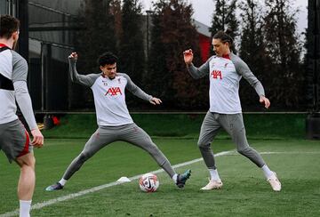 Luis Díaz está de vuelta. El extremo regresó a entrenamientos grupales en Liverpool y apunta al partido contra Manchester City. El club compartió su alegría en la práctica.