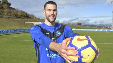 PEDRAZA, JUGADOR DEL ALAVES.