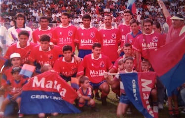 “Toda mi vida he jugado fútbol, desde los 4 o 5 años. En Bucaramanga, mi ciudad natal, estuve en las categorías infantil, prejuvenil y juvenil de la Selección Santander, estuve en las fuerzas básica del Bucaramanga y en 1990 me vine a estudiar medicina a Medellín, una ciudad tan pujante respecto al fútbol”, contó Édgar Méndez a AS Colombia.