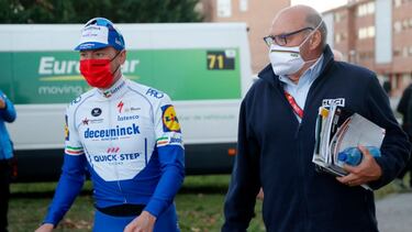 Sam Bennett, descalificado por una maniobra en el esprint.