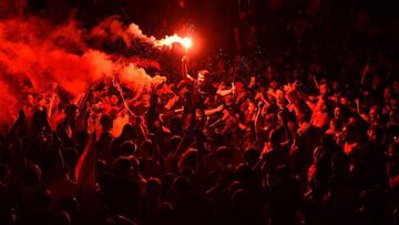 Liverpool escenifica el fracaso del confinamiento: miles de hinchas abarrotan las calles