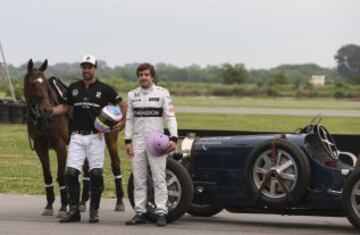 El piloto español de Formula 1 Fernando Alonso participa junto a Facundo Pieres, en un acto en en el Owners Club de Buenos Aires (Argentina). Alonso participó en un desafío inédito: correr en un Bugatti contra Pieres, uno de los mejores polistas del mundo, que corrió montado sobre su caballo.















