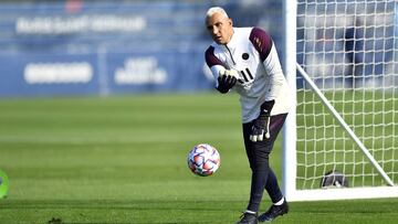 Keylor Navas entrenando con el PSG.