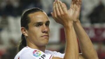 El central colombiano Bernardo rescinde con el Sevilla.