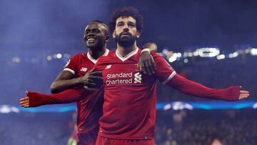 Salah y Mané celebran un gol.
