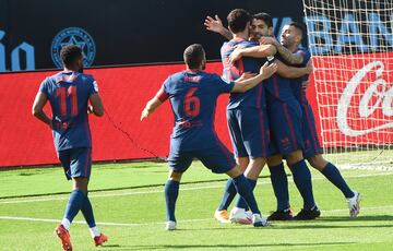 Celta de Vigo 0-1 Atl¨¦tico de Madrid | Gran jugada del conjunto rojiblanco en la que Manu recibe el bal¨®n dentro del ¨¢rea, pone este atr¨¢s y Su¨¢rez completamente solo bate a placer al portero.