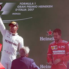 Hamilton cruises to victory and top of drivers' championship