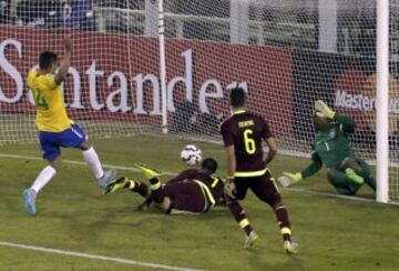 2-1. Miku anotó el primer tanto de la 'vinotinto'.