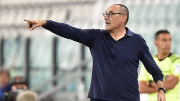 Turin (Italy), 26/07/2020.- Juventus coach Maurizio Sarri gestures during the italian Serie A soccer match Juventus FC vs UC Sampdoria at the Allianz stadium in Turin, Italy, 26 July 2020. (Italia) EFE/EPA/ALESSANDRO DI MARCO