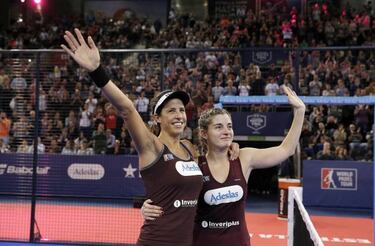 Alejandra Salazar y Marta Marrero, pareja de maestras