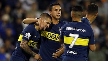 Los jugadores de Boca celebran una victoria durante el campeonato argentino.