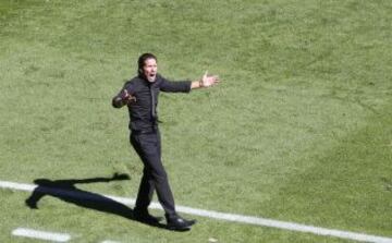 Simeone busca el apoyo de la grada del Calderón.