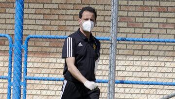 El doctor Ireneo de los Mártires, durante el entrenamiento de esta mañana en la Ciudad Deportiva.