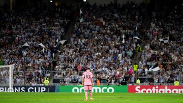 AME6477. MONTERREY (M?XICO), 10/04/2024.- Lionel Messi de Inter Miami reacciona luego de recibir un gol este mi¨¦rcoles, en un partido de los cuartos de final de la Copa Campeones de la Concacaf entre Rayados de Monterrey e Inter Miami, en el estadio BBVA en Monterrey (M¨¦xico). EFE/ Miguel Sierra