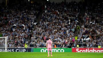 Aficionados de Rayados de Monterrey celebran la victoria a lo Cristiano