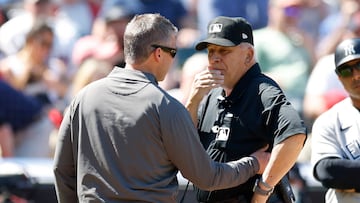 Wednesday’s game had to be paused momentarily, after what was almost a terrible moment. Fortunately, the umpire came out relatively unscathed.