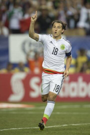 Ha jugado como internacional con la Selección de fútbol de México en 125 ocasiones. Su primer gol con el Tri lo hizo contra Venezuela en 2007.
