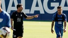 Pablo Guede y Rubén Castro, durante un entrenamiento del Málaga.