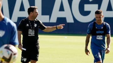 Pablo Guede y Rubén Castro, durante un entrenamiento del Málaga.