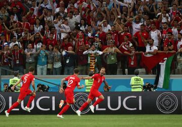 0-1. Harry Kane celebró el primer gol.