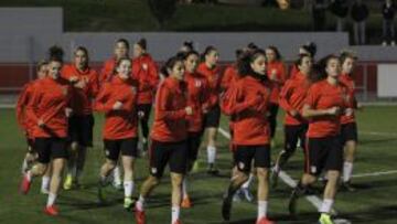 El Atlético de Madrid Féminas, en un entrenamiento en el Cerro.