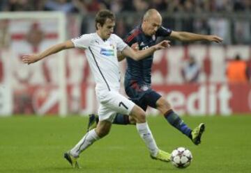 Bayern Munich-Plzen. Tomas Horava y Arjen Robben.
