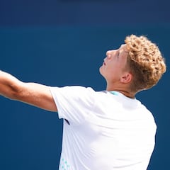 Landaluce gana a Brady y Privara para meterse en cuartos