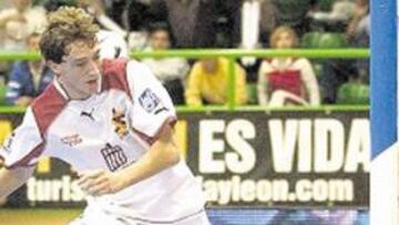 <b>INFRANQUEABLE. </b>Caio a los pies de Isco. El meta de ElPozo se salió.