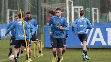 Retu en un entrenamiento con el Deportivo.