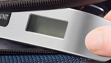Este dispositivo con el que pesar tu maleta en casa te evitará quebraderos de cabeza en el aeropuerto