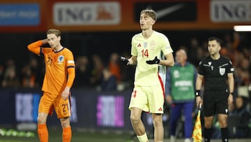 Rotterdam (Netherlands), 20/03/2025.- Dean Huijsen of Spain gestures as he enters the pitch during the UEFA Nations League quarterfinal soccer match between the Netherlands and Spain, in Rotterdam, the Netherlands, 20 March 2025. (Países Bajos; Holanda, España) EFE/EPA/MAURICE VAN STEEN
