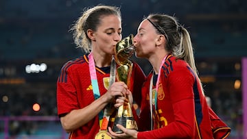 La selección de España se coronó campeona del mundo del Mundial Femenino ante Inglaterra e igualó a Alemania con una gran hazaña y a Japón con otra.