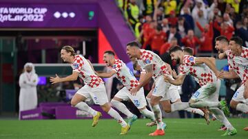 Lovro Majer and Players of Croatia during the game Croatia vs Brazil, corresponding to the Quarterfinal of the FIFA World Cup Qatar 2022, at Education City Stadium, Doha, on December 09, 2022.
<br><br>
Lovro Majer y Jugadores de croacia durante el partido Croacia vs Brasil, correspondiente a los cuartos de final de la Copa Mundial de la FIFA Catar 2022, en el Estadio de la Ciudad de la Educacion, Doha, el 09 de Diciembre de 2022