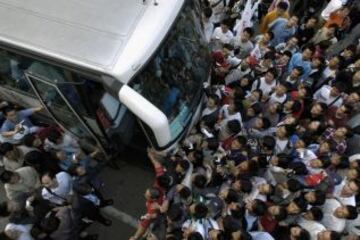 Locura en China con la llegada de los Houston Rockets. Yao Ming lideraba esa expedición a su país en 2004.