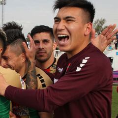 Palestino golea a la UC y se escapa del fondo de la tabla