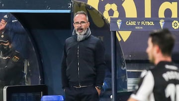 El exentrenador del Cádiz, Álvaro Cervera, duante un partido.