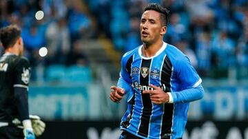 El paraguayo es un viejo conocido de la Liga MX, donde vio acción con el Atlas, sin mucho éxito. Ha quedado libre tras dejar a Huracán y tiene mucha experiencia en diferentes ligas del mundo.