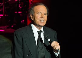 Dos extrabajadoras de Julio Iglesias denuncian abusos sexuales y control: “A esa casa hay que llamarla la casita del terror”
