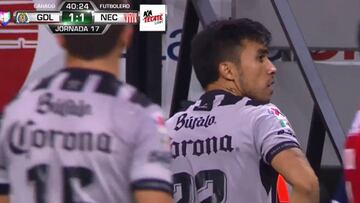 Por esta jugada fue expulsado Edson Puch en México