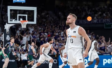 Dzanan Musa celebra una de sus canastas.