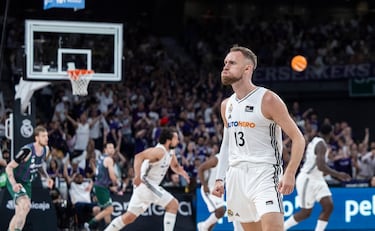 El Madrid aturde al Unicaja