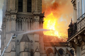 Devastador incendio de la catedral de Notre Dame, uno de los monumentos m¨¢s emblem¨¢ticos de Par¨ªs.