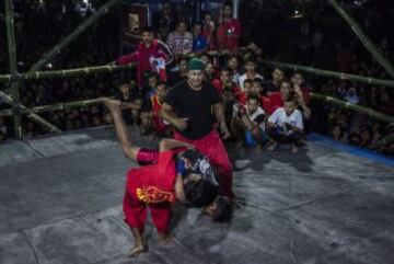 Nació en los 60 como una solución para resolver las disputas entre bandas callejeras. Cada pelea dura cuatro minutos donde luchan utilizando técnicas mezcladas del Pencak Silat, del boxeo, de la lucha libre y del Karate, las técnicas místicas están estrictamente prohibidas.