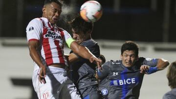 La UC vence a River y pone un pie en cuartos de final